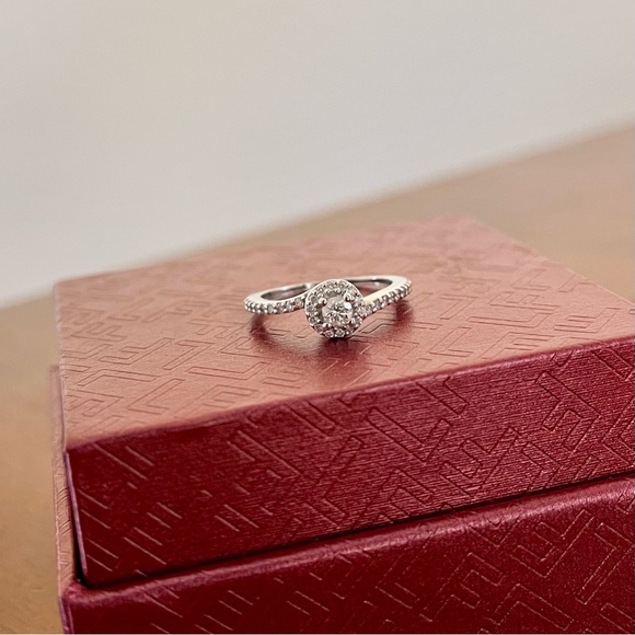 Diamond White Gold Ring Size 4.25-4.50 - Picture 1 of 6